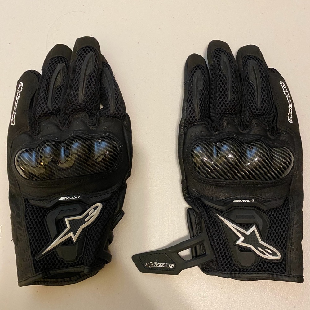 Riding gloves